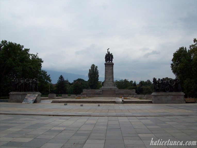 Sovyet Ordusu Anıtı