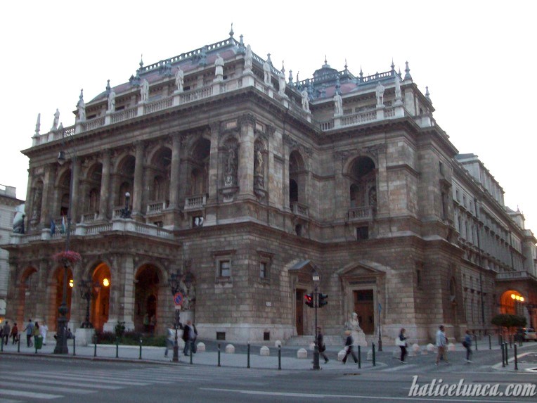 Opera binası