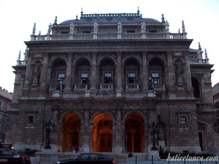 Opera binası