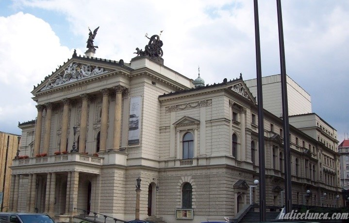 Prag Devlet Operası