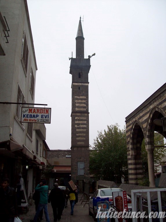 Dört Ayaklı Minare