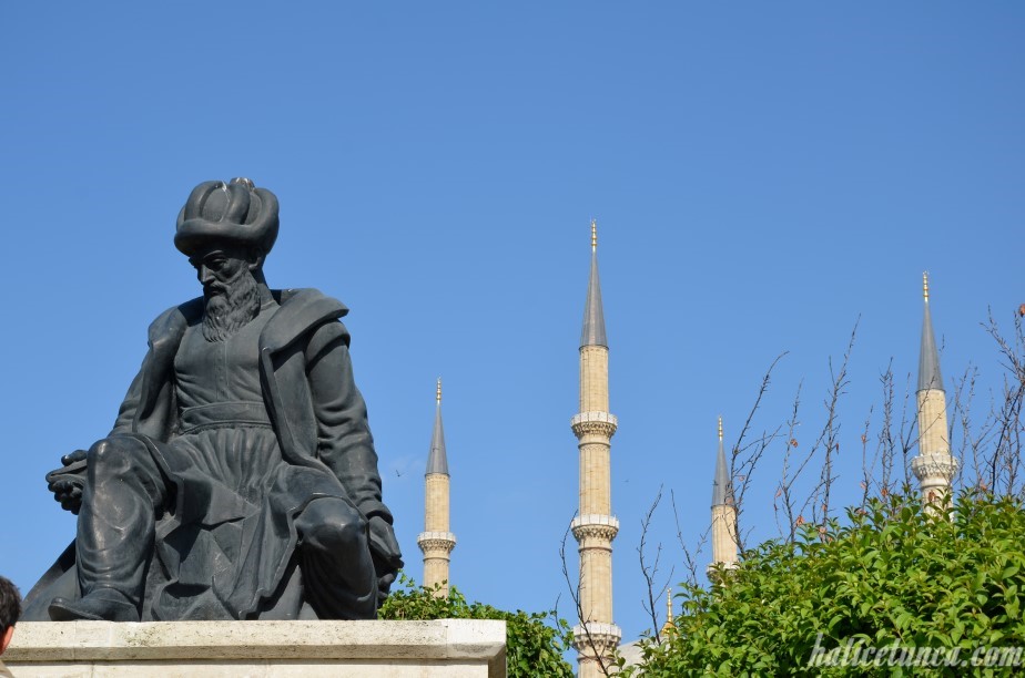 Mimar Sinan Heykeli ve Selimiye Camii