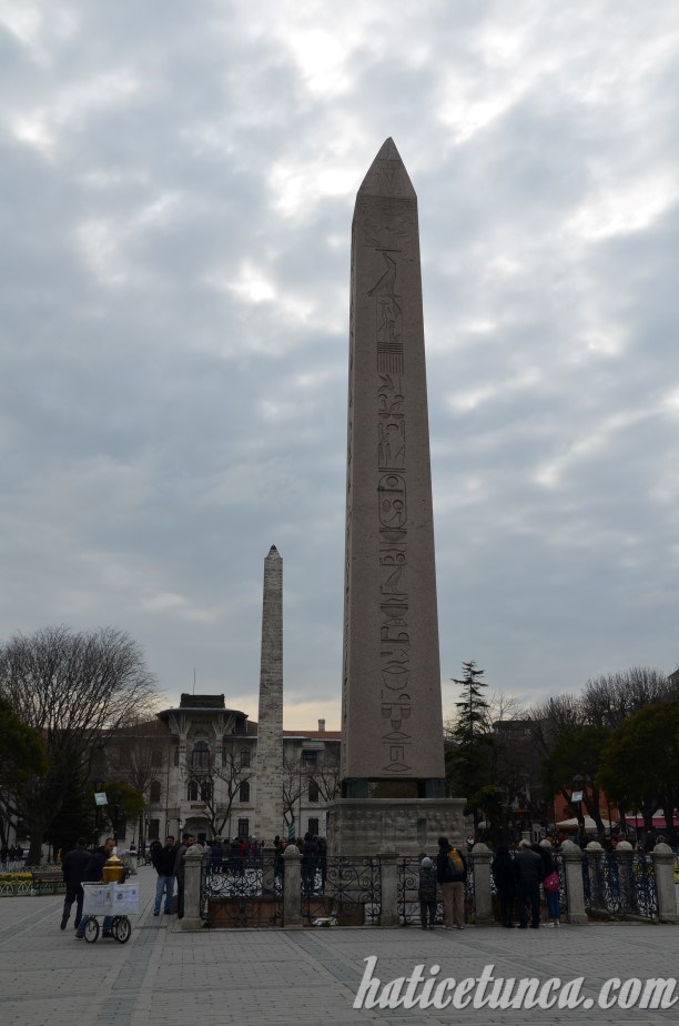 Obelisk ve Örme Dikilitaş
