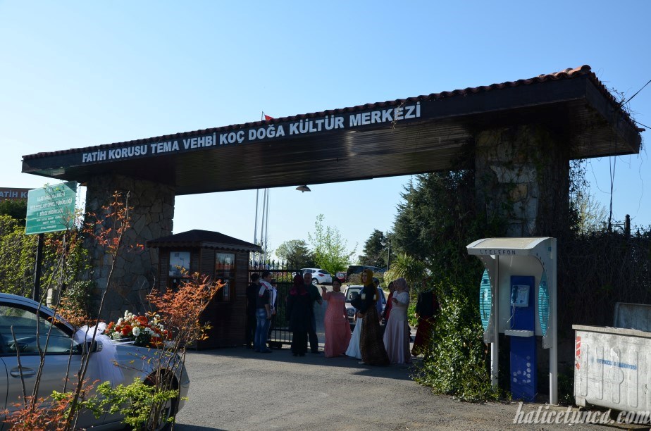 Fatih Korusu TEMA Vehbi Koç Doğa Kültür Merkezi girişi