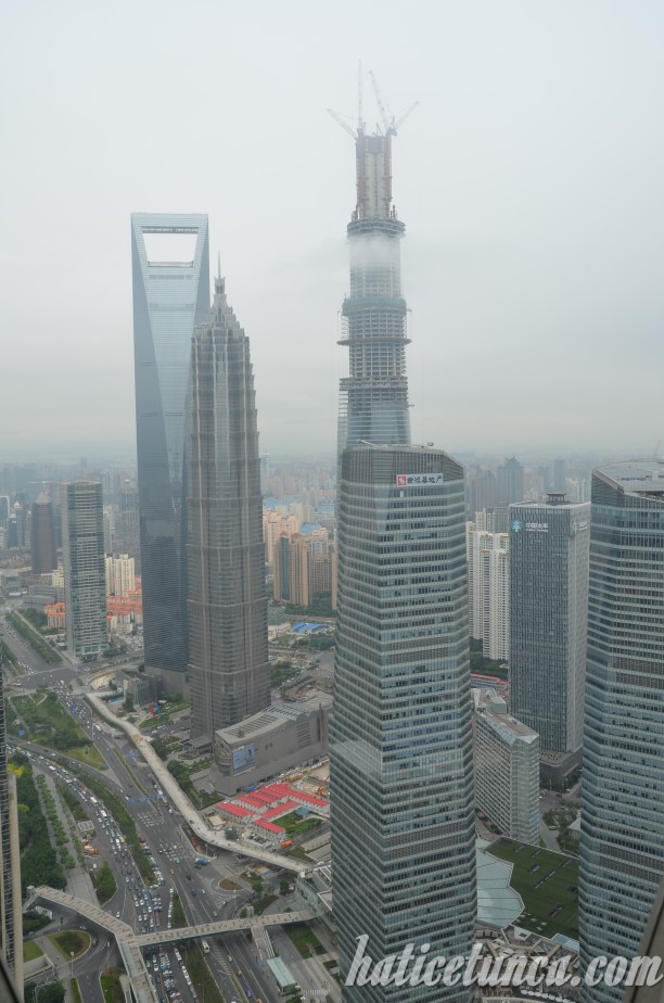 Dünya Finans Merkezi ve Jin Mao Kulesi