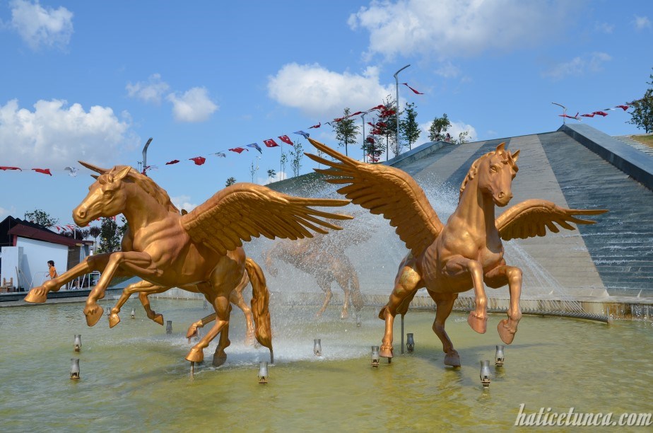 Pegasus heykelleri