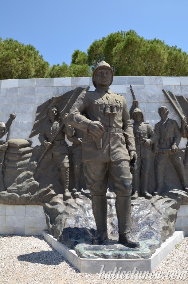 Çanakkale Şehitliği-Atatürk Heykeli