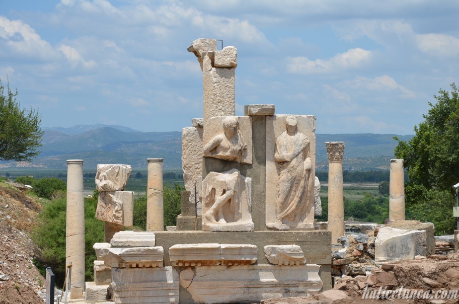 Memmius Anıtı