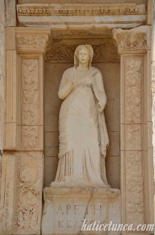 Celsus Kütüphanesi Heykelleri