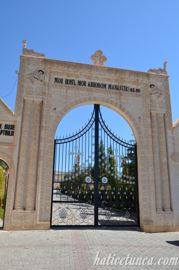 Mor Hobil Mor Abrohom Manastırı giriş kapısı