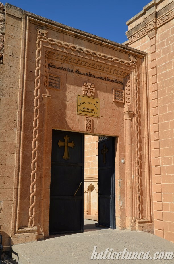 Mor Gabriel Manastırı giriş kapısı